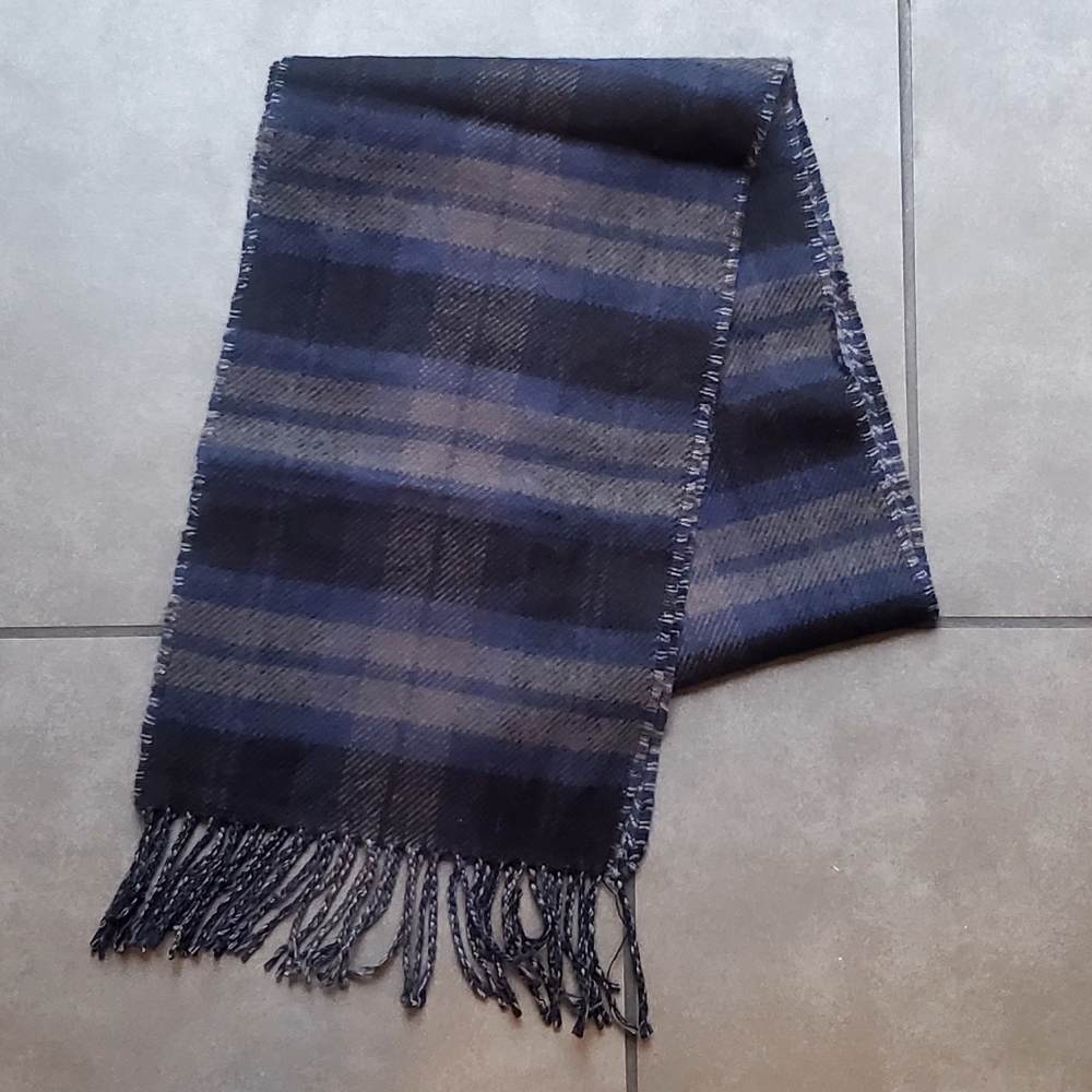 Attention Fringed Scarf
